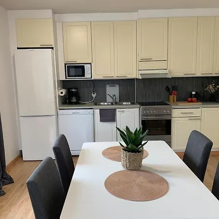 2br Big A8, Free Parking On The Street