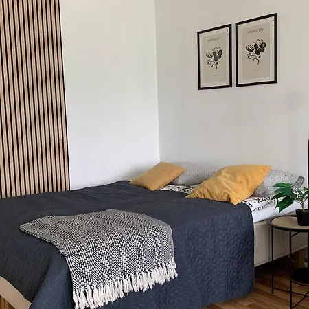 2br Big A8, Free Parking On The Street