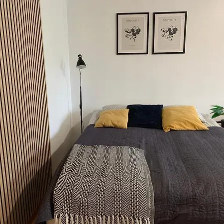 2br Big A8, Free Parking On The Street *